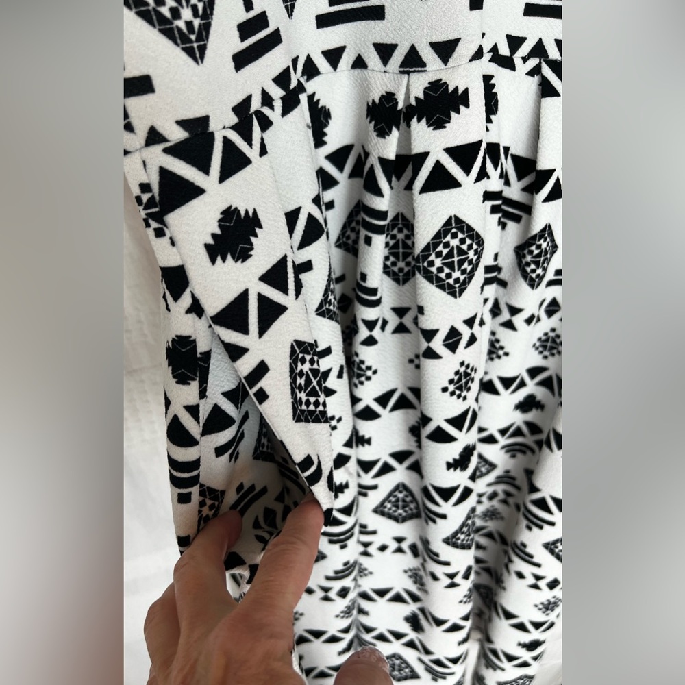 🖤 EUC LULAROE Amelia Tribal Print Pleated Dress | Women’s Small - Picture 6 of 12